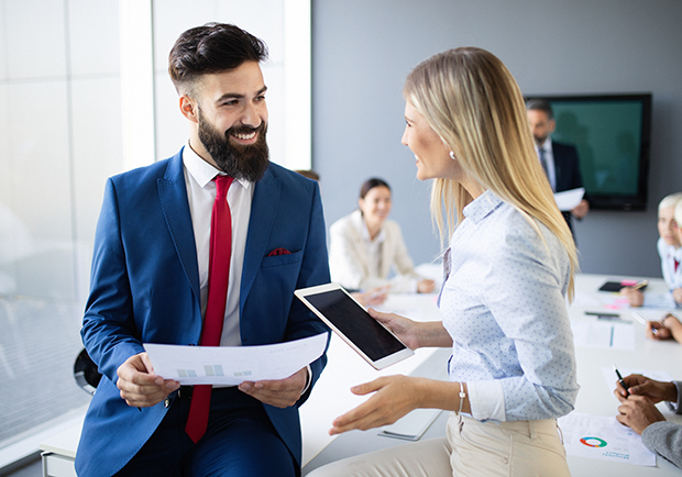 Eine HR-Administration, die Mitarbeiter unterstützt, anstatt sie in einer Papierflut zu ertränken
