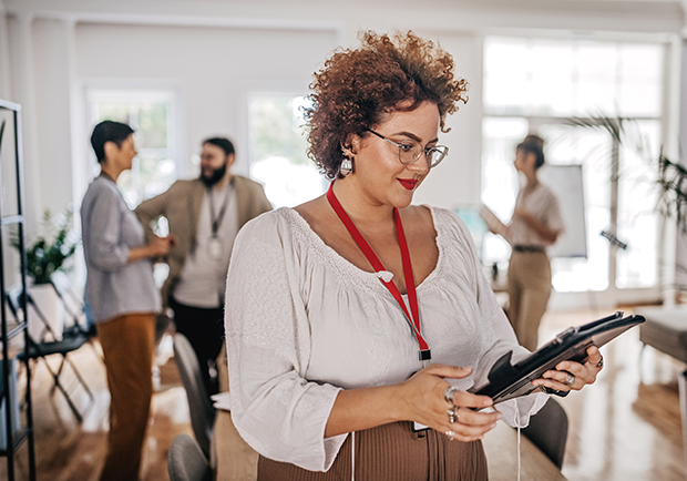 Die Vorteile unserer HCM-Software für KMUs: Sparen Sie Zeit und erhöhen Sie die Genauigkeit mit einer integrierten Datenbank für alle HR-Informationen